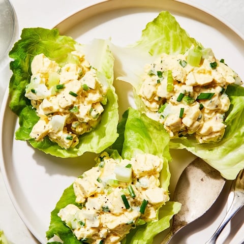Creamy egg salad lettuce wraps drizzled with chives and fresh seasoning.  